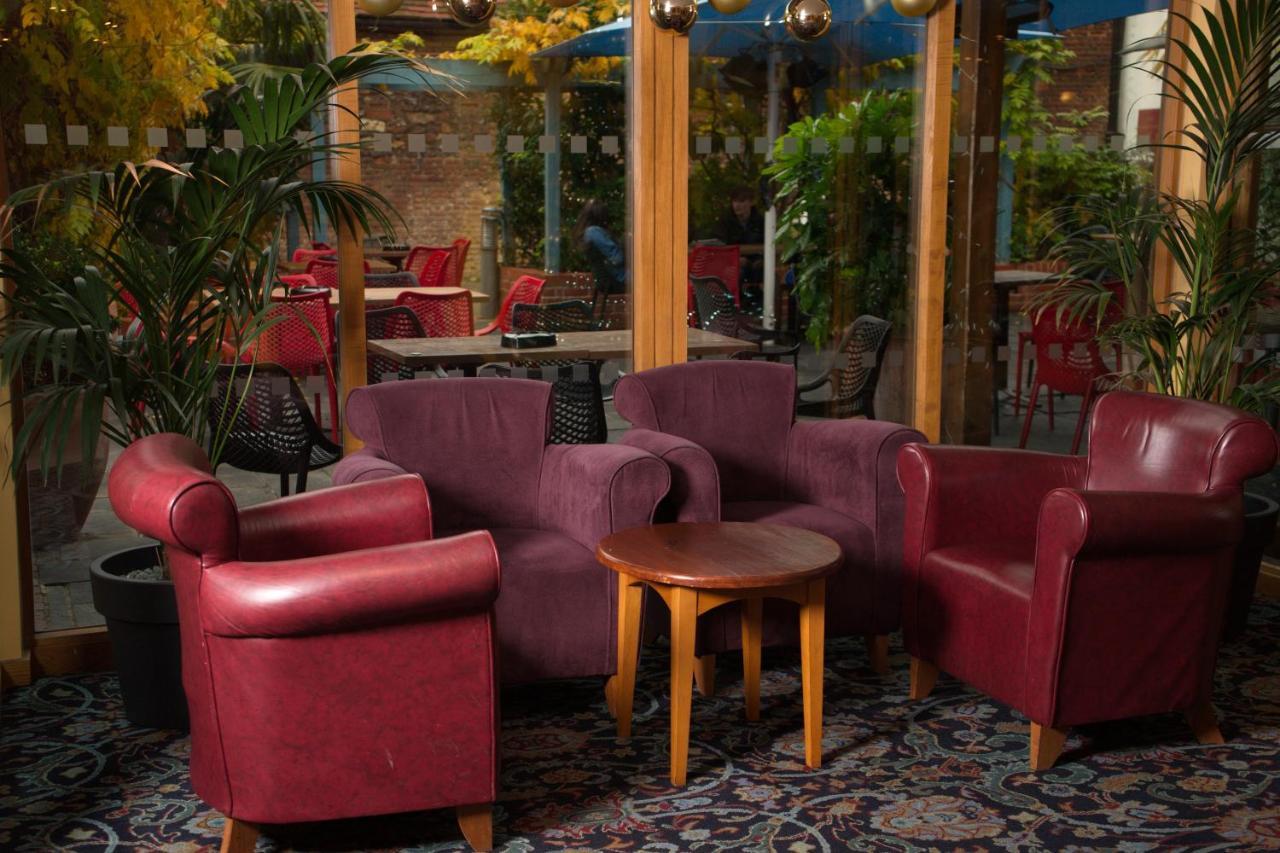 The Catherine Wheel Wetherspoon Hotel Henley-on-Thames Exterior photo